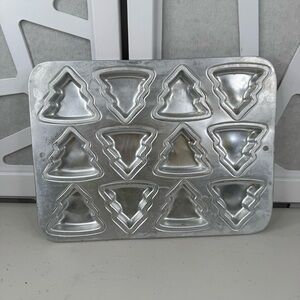 {wilton} Vintage Silver Christmas Tree Baking Mold Pan, 1994